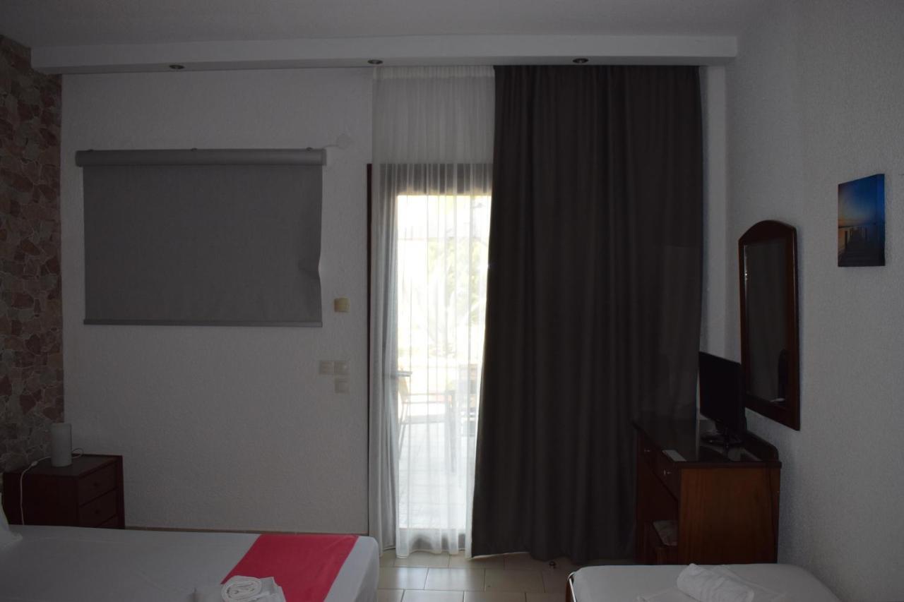Villa Madeleine Tower View เนอาโฟเกีย ภายนอก รูปภาพ